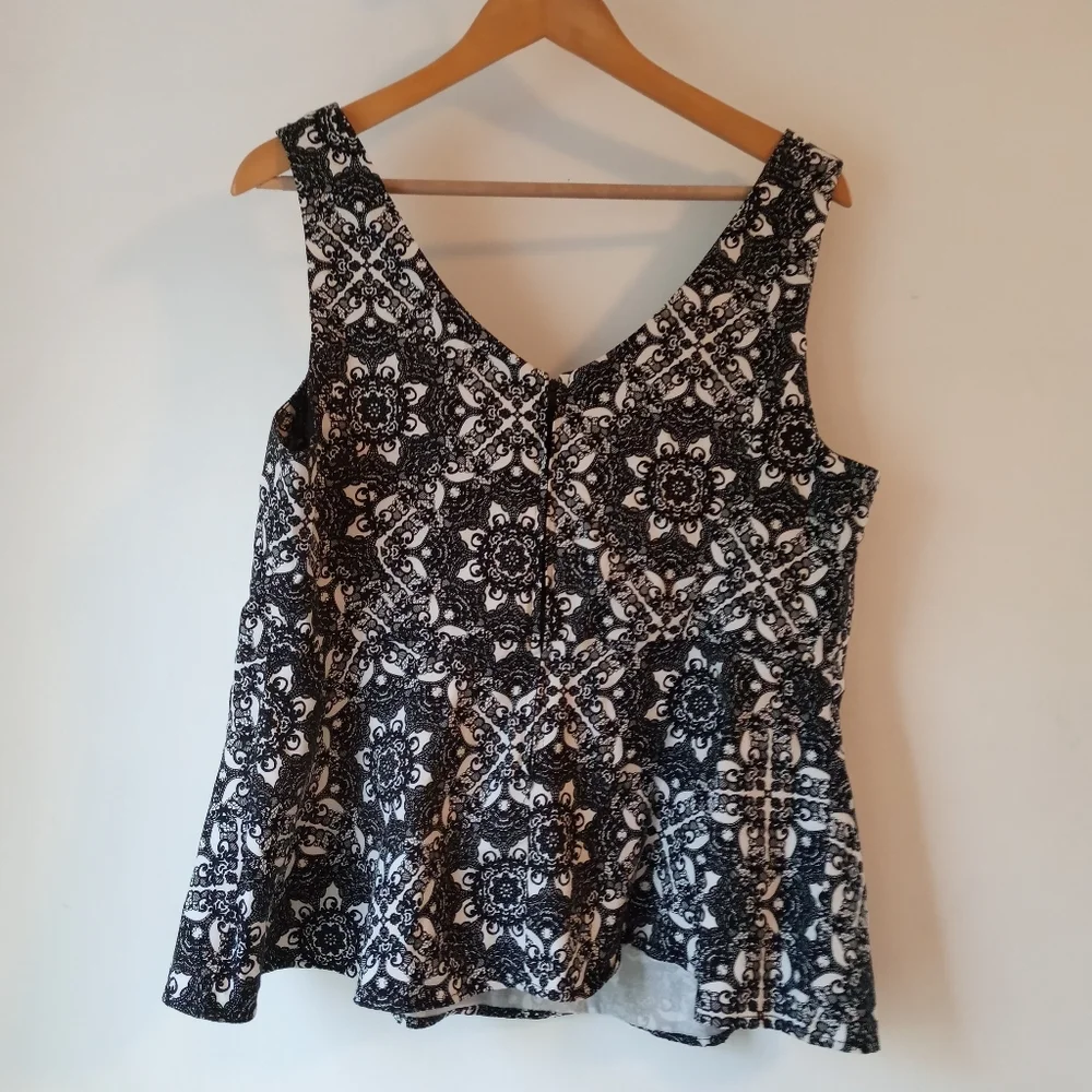 Torrid 0X Lace Print Sateen Peplum Top - Picture 4 of 11